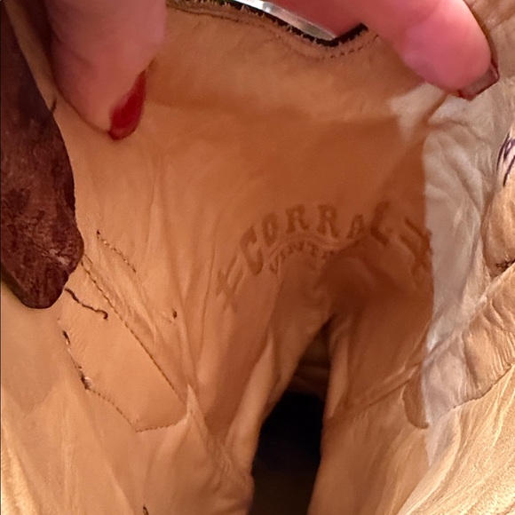 Corral Vintage Brown Western Cowboy Boots with Cross Design - Picture 5 of 8